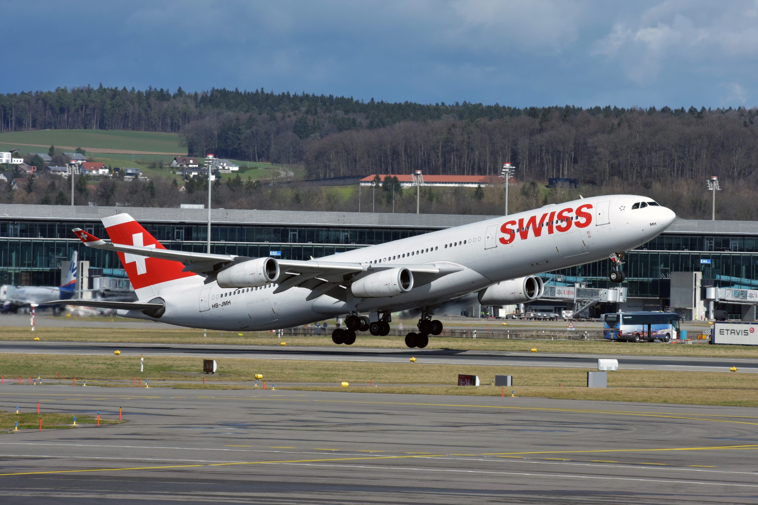 Swiss WorldCargo launches charter flights