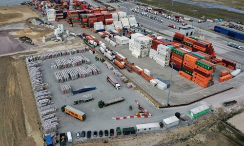 DP World signs deal with trucker Swain Group for London Gateway hub